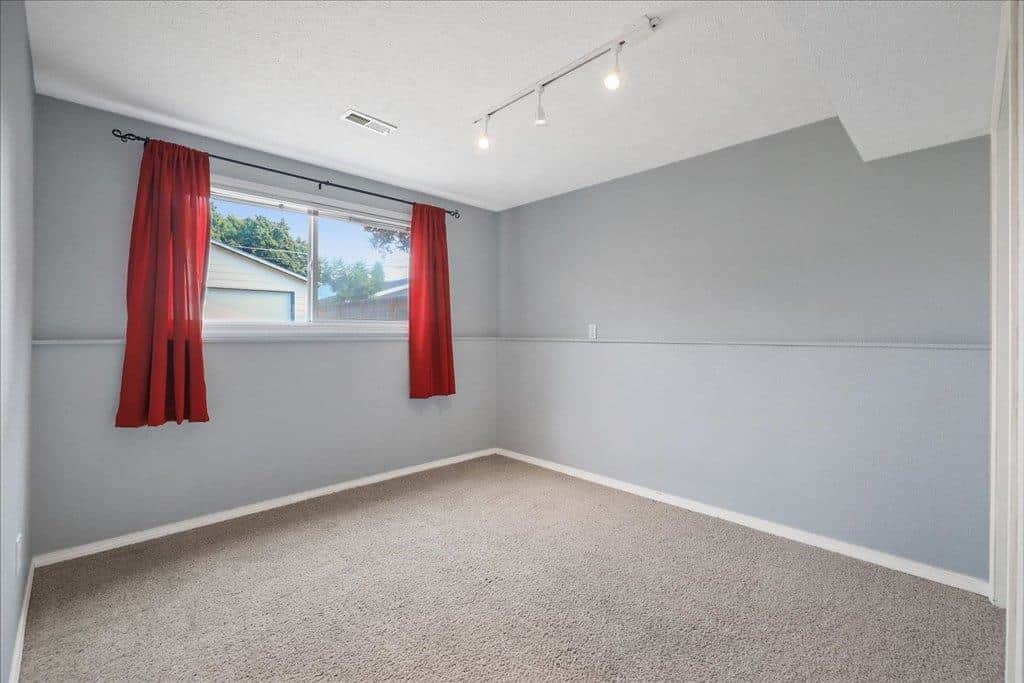 1427 E 35th Ave thumbnail 26