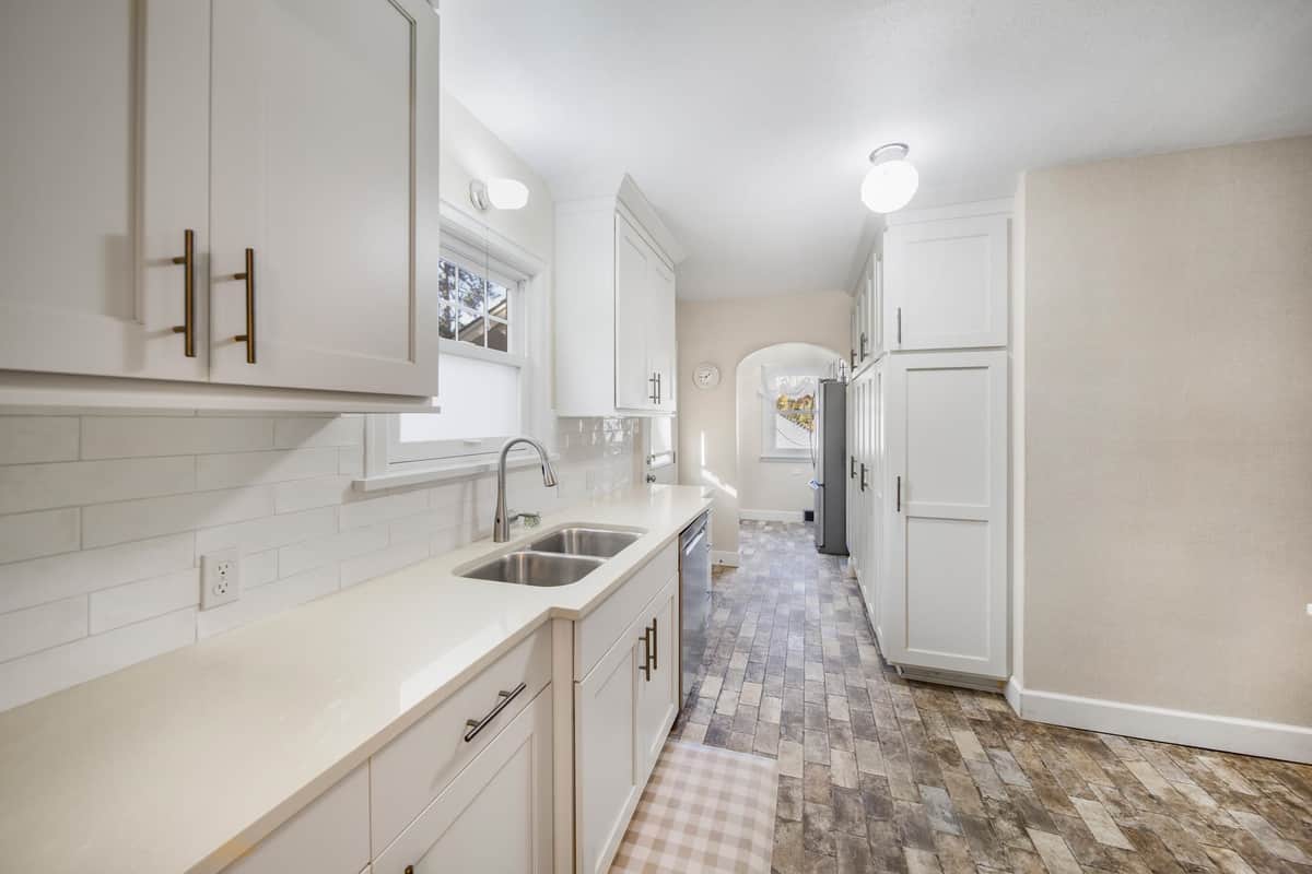 428 W 27th Ave thumbnail 9